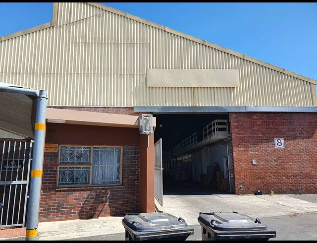 1,600M² FACTORY TO LET IN TRIANGLE FARM